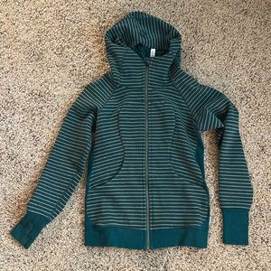 Lululemon Scuba size 6 in like new condition